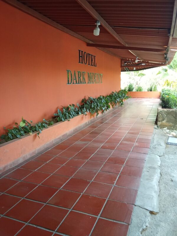 HOTEL MONTE OSCURO